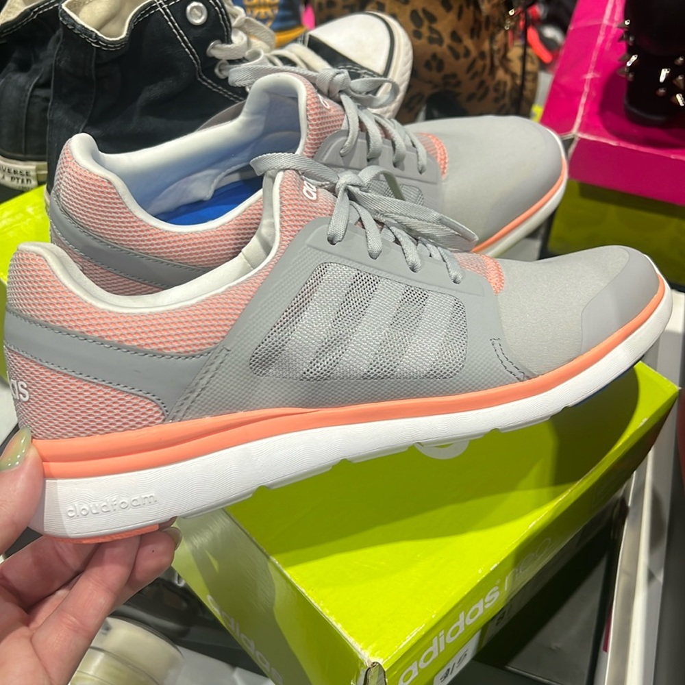 Like New in box Adidas Cloudfoam Xpression Women’s 8.5